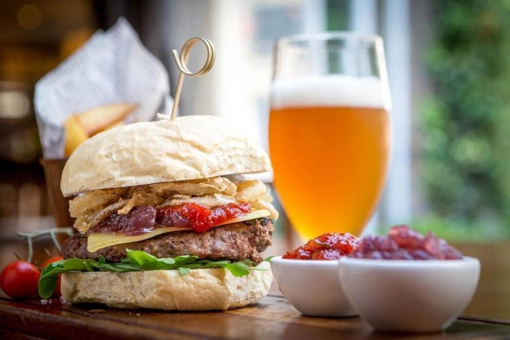Maldron Hotel Newcastle Ngoại thất bức ảnh